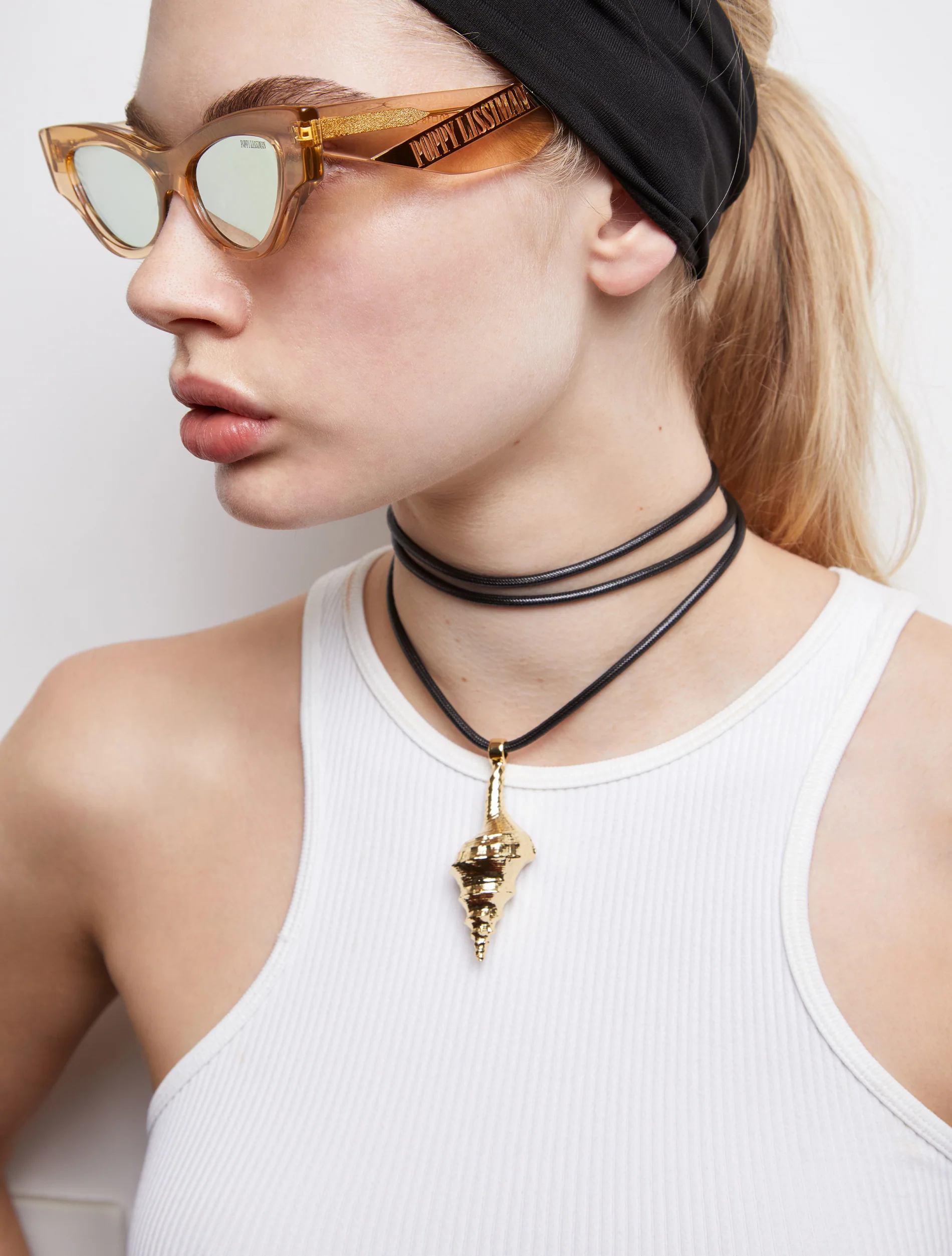 Flicka Shell Necklace - Gold - Image 11