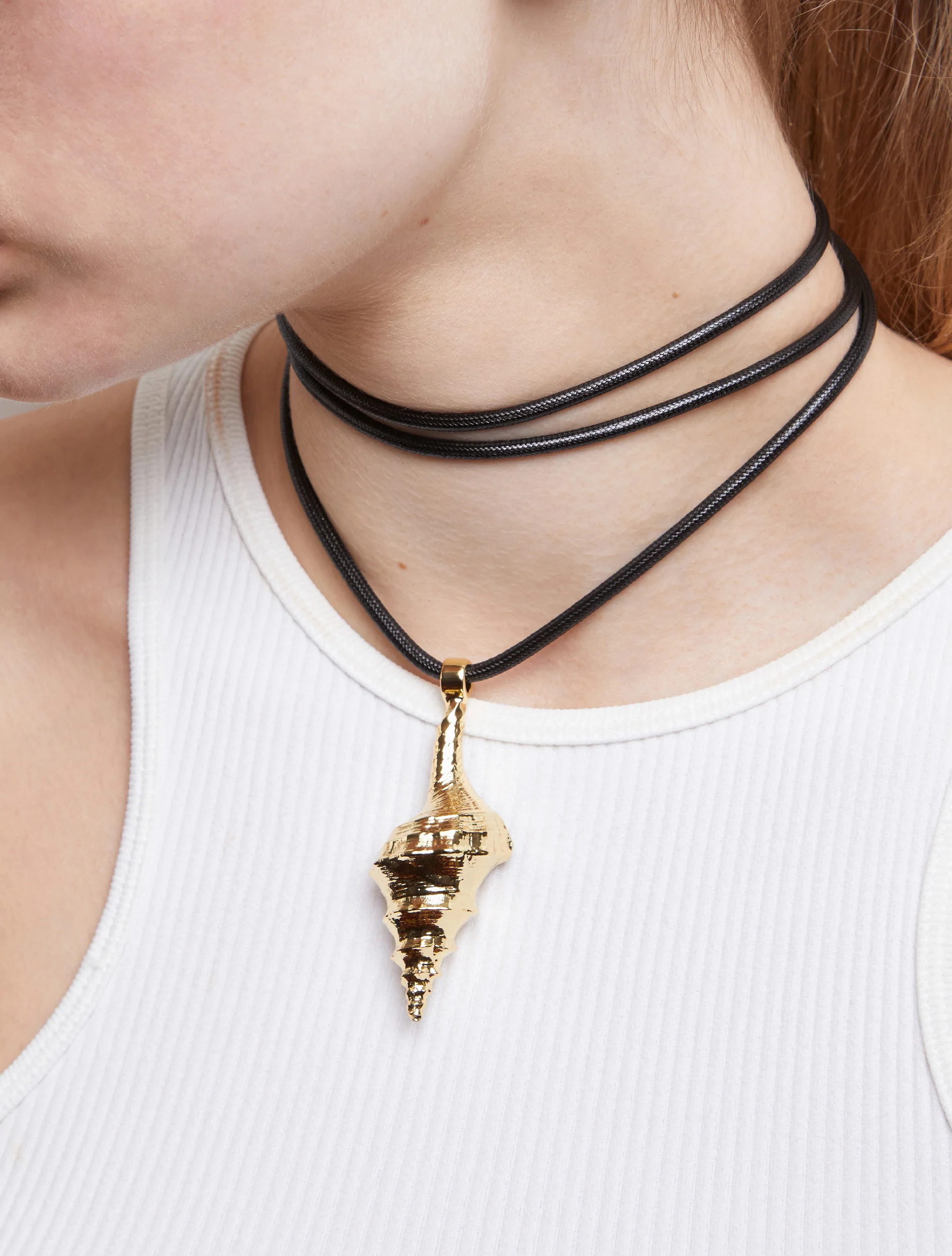 Flicka Shell Necklace - Gold - Image 12
